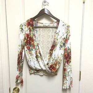 LoveStitch Floral Wrap Cropped Top with Crocheted Lace Back Size Large